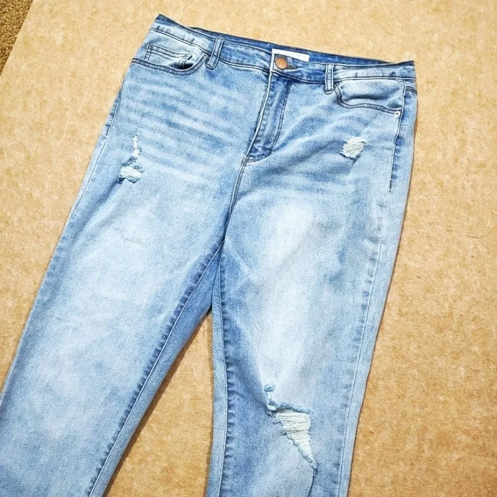 Tinseltown Juniors Distressed High Rise Jeans #4 - Picture 3 of 5